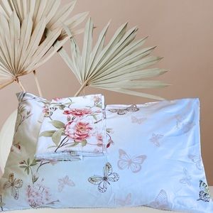 2 pillowcases.Zippered and high quality. 100% cotton